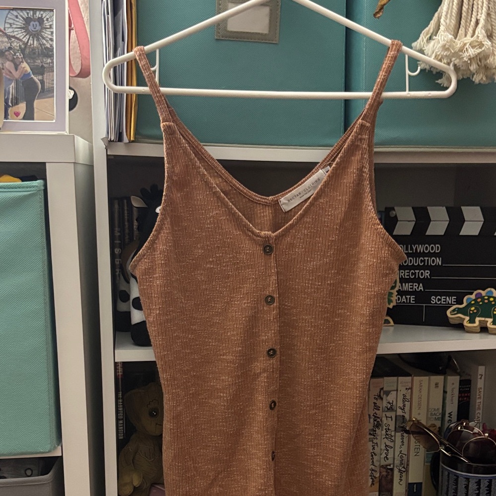 Women's Rust Color Button-Down Tank Top - Picture 3 of 3